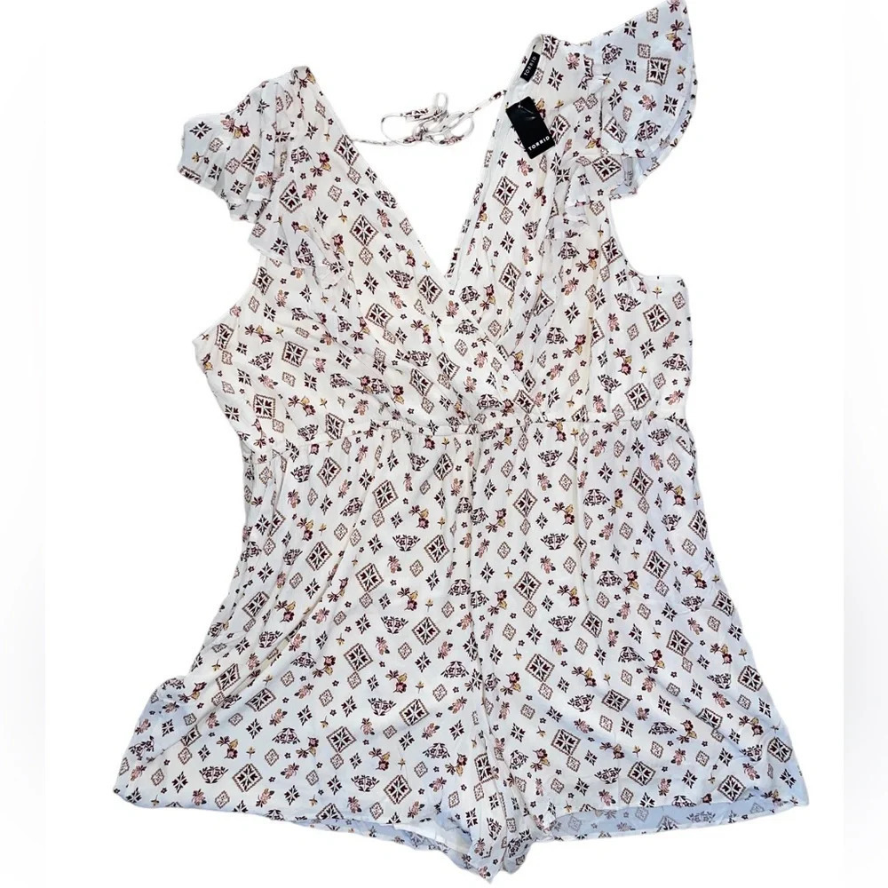 Torrid Gauze Surplice Romper Cream Floral Boho Shorts Lined Women’s size 6x(30)